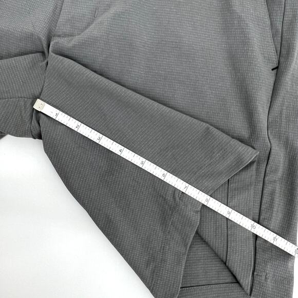 Tommy Bahama Sun Shelter Gray Mens Shorts UPF 30 Size 32 x 8 NWT - Picture 9 of 10